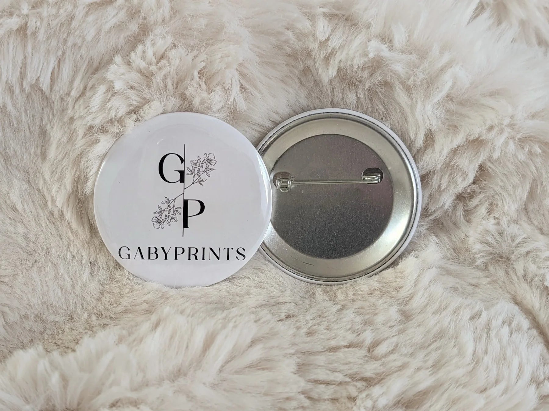 Macarons corporatifs blanc avec logo GabyPrints- Corporate Pins GabyPrints