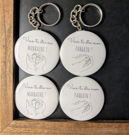 2 porte-clés et 2 aimants assortis pour une demande parrain et marraine – 2 matching keychains and 2 matching magnets for a godparent proposal